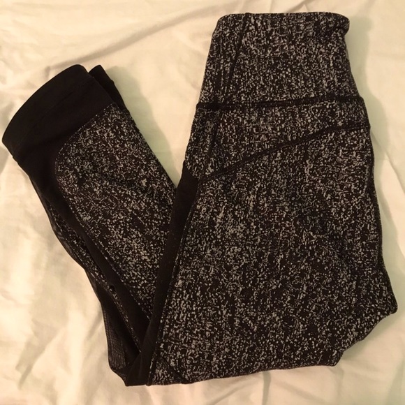 lululemon athletica Pants - Lululemon ankle Leggings in Black & White